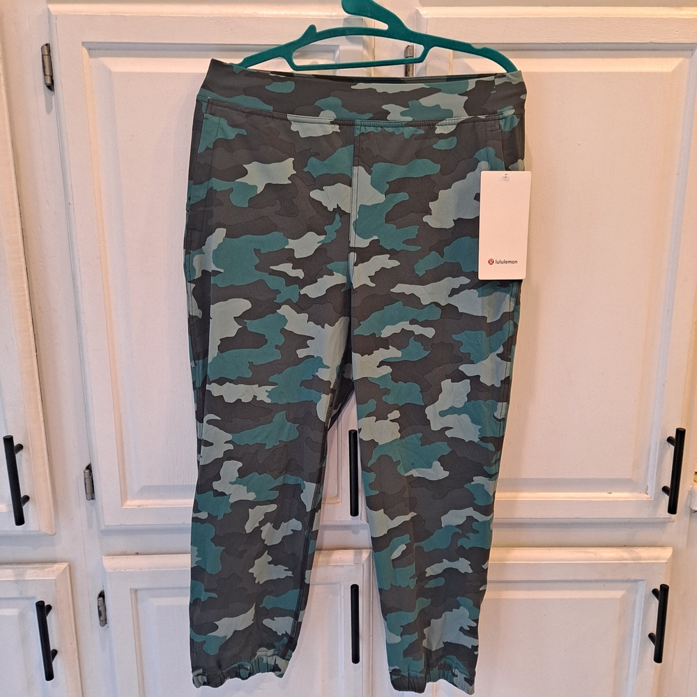 Lululemon Athletica Camouflage Jogger Crop - Teal Green Gray Black